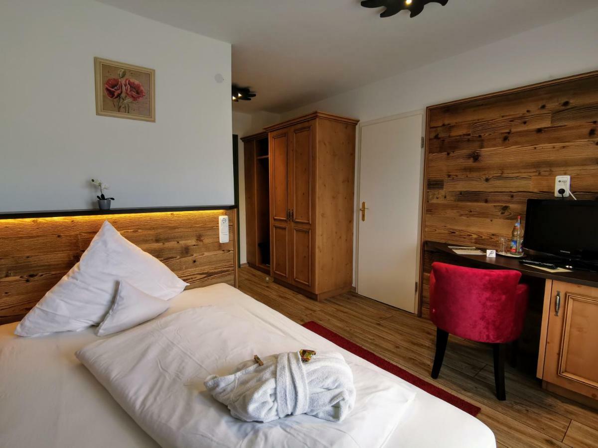 Hotel Wagner Riezlern Bagian luar foto